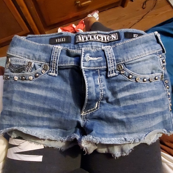 Affliction Vikki shorts - Picture 2 of 3